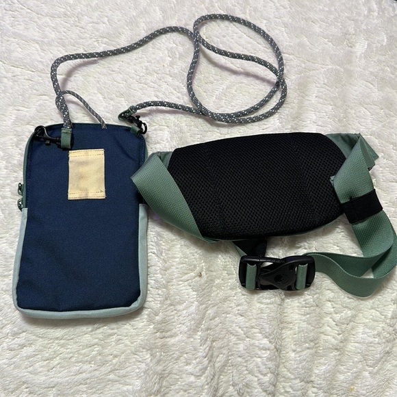 Kavu cross body and Fanny pack - Picture 2 of 4